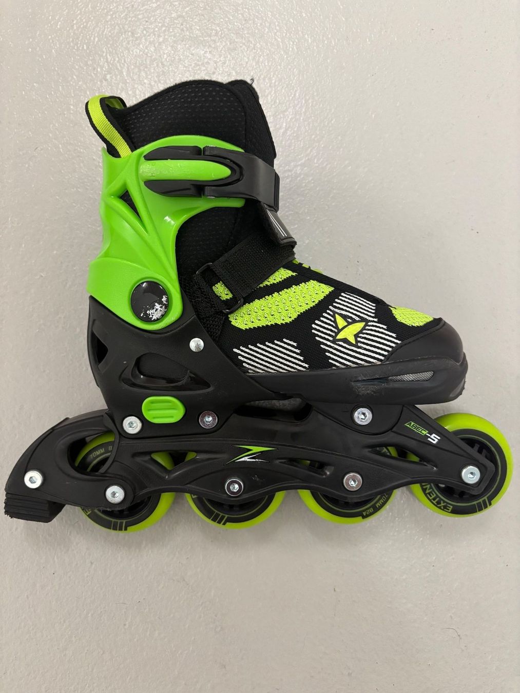 Patins à roul. & inline: Inline Skates Kinder mit Protektoren-Set – D'occasion à Hettlingen par harley4ever 3