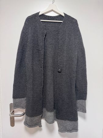 Warme Strickjacke, Anthrazit-Grau, Grösse M /L,