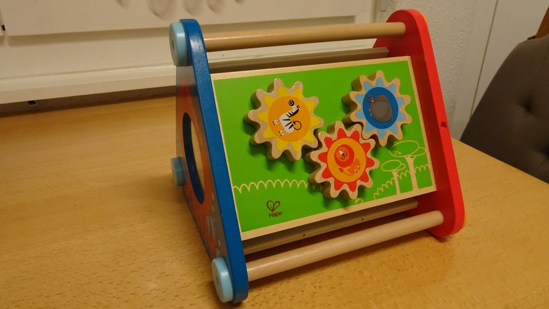 Hape Giocattoli: Hape Activity-Center aus Holz – Usato da Zürich venduto da blaumeisli62