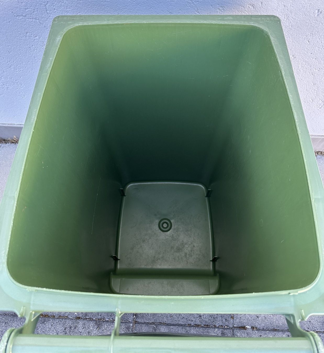 Altro per Ufficio & Commercio: 240 Liter Kompostbehälter Grüncontainer ESE – Usato da Hergiswil NW venduto da hpb_9bvx 4