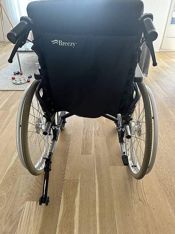 Rollstühle: Rollstuhl Breezy Rubix 2 inkl. Transferbrett – Gebraucht aus Kesswil von diior 1