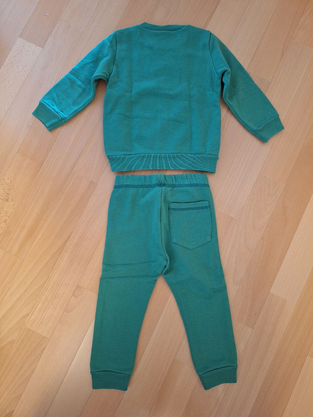 Benetton Anzüge: Trainer von Benetton in Gr. 92 – Gebraucht aus Oberrieden von man_9tm2 1