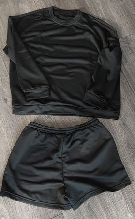 Schwarzer Lounge-Set, Sweatshirt & Shorts, bequem & s