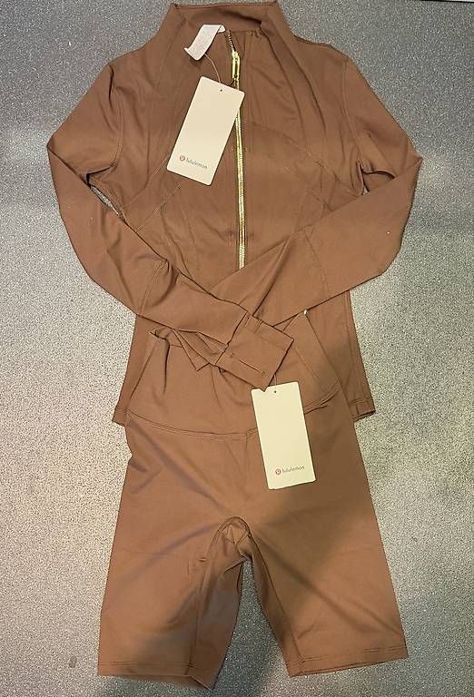 Top: LULULEMON MARRON – Usato da Zürich venduto da yyoosko.shop 3