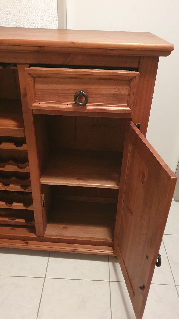 Armadi: Massiv Holz Barschrank  Wein – Usato da Winterthur venduto da Ywan1 1