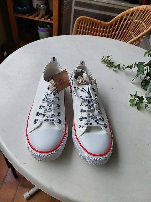Damenschuhe: Stilvolle neue Sneakers Größe 41 – Gebraucht aus Bern von Huha1 1