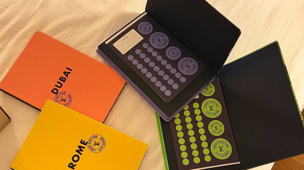 Libri: Louis Vuitton Travel Guides – Nuovo e nell'imballaggio originale da Zug venduto da tho_b78v 2