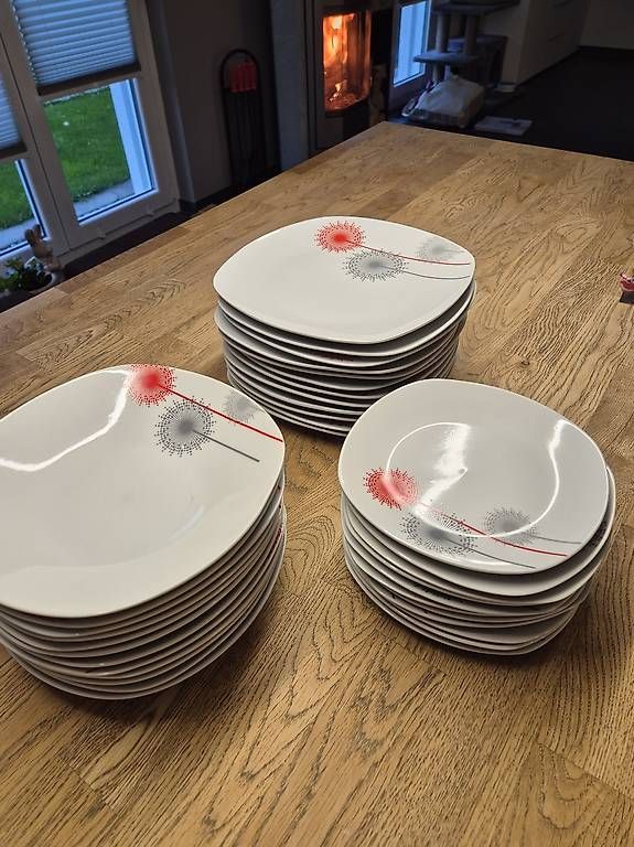 Set di piatti: 12-teiliges Geschirrset – Usato da Flumserberg Bergh venduto da Lasiglo
