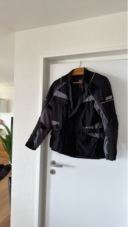 Motorradjacke und Hose, Grösse XL, schwarz