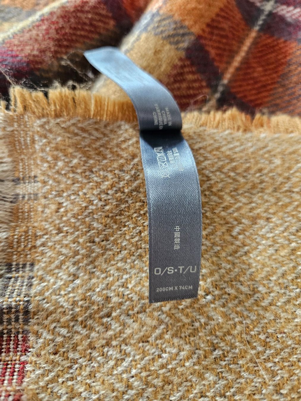 Foulard & Sciarpe: Roots Canada Schal im Herbst-Look – Usato da Würenlingen venduto da Nancy_Y 2