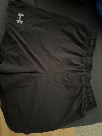 Under Armour Shorts schwarz Grösse M gebrauchter Zustand