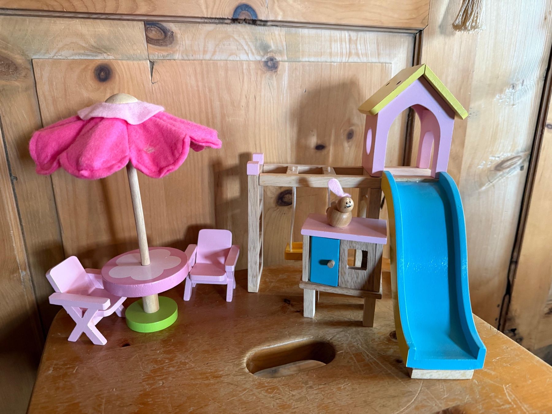 Case e mobili per bambole: Puppenhaus Möbel - Spielplatz 1 – Usato da Forch venduto da amabokke101