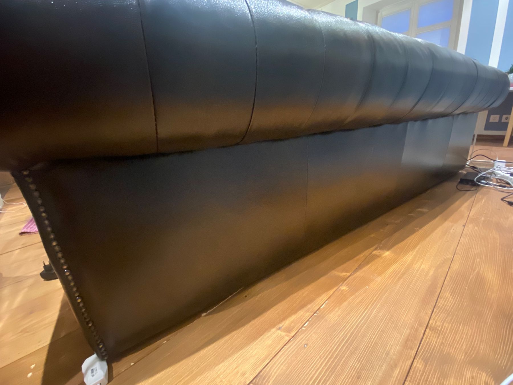 Sofas: Chesterfield Sofa (Rindsleder) – Gebraucht aus Thayngen von siggelektroplanung 3