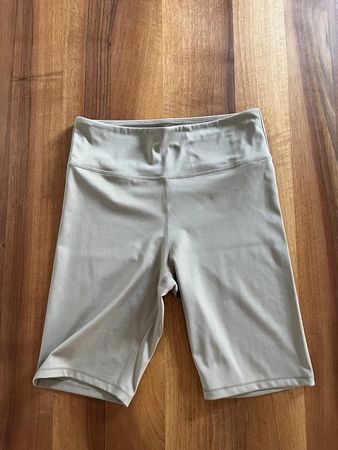 H&M Sport Radlerhose beige Gr. M – Abholung Zürich