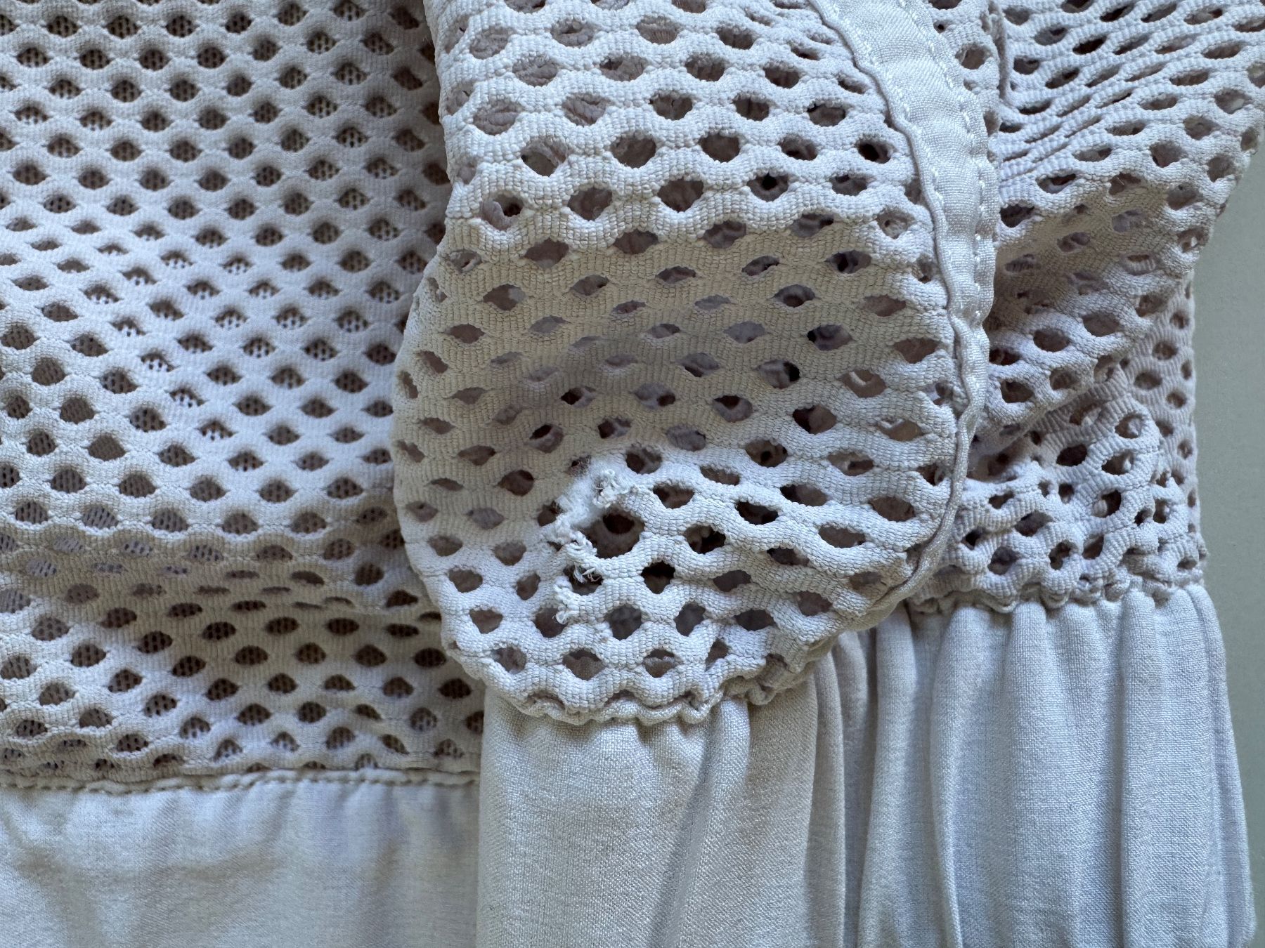 Lululemon Giacche: Lululemon mesh on mesh jacket Women Sz M – Usato da Neuchâtel venduto da _Easy_to_Find_ 4