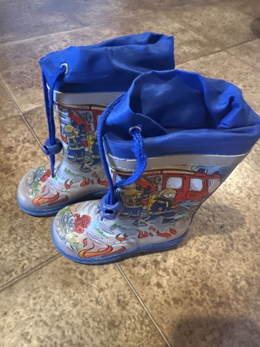 Scarpe per ragazzi: Kinder Gummistiefel Grösse 21 Feuerwehrmann Sam – Usato da Unterwasser venduto da eka_9dvq 2