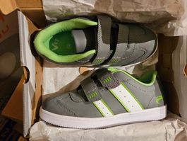 Turnschuhe / Klettschuhe Gr. 34 victory