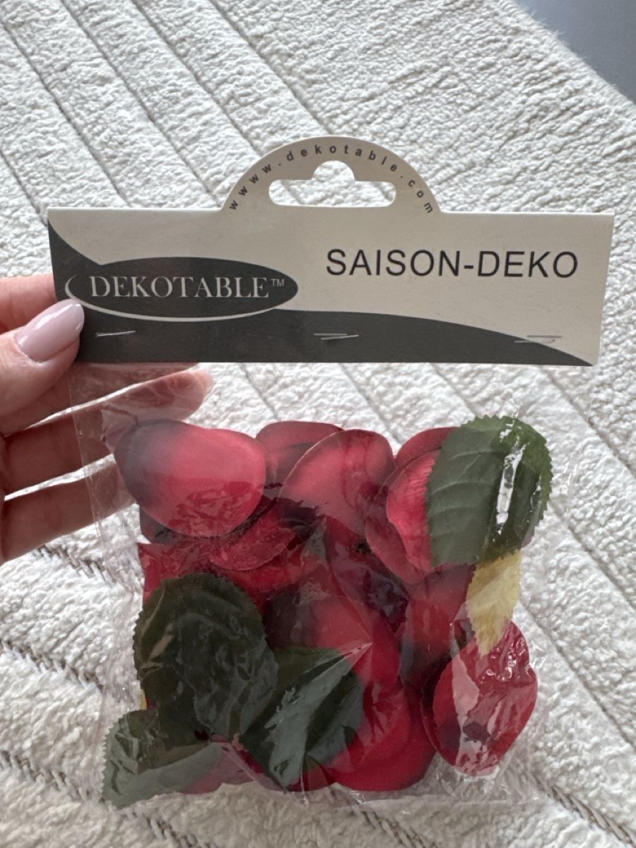Alle Dekorationen: Dekotable Saison-Deko Rosenblüten rot neu – Neu (gemäss Beschreibung) aus Baden von Linda46