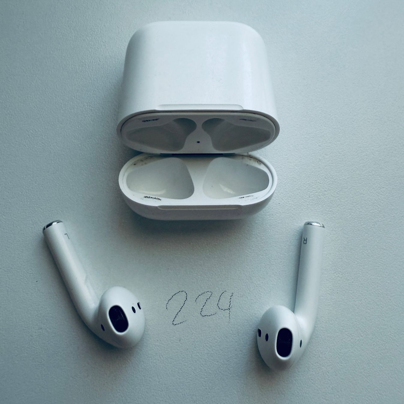 Apple Cuffie: Original Apple AirPods 2 Gen. Wireless Kopfhörer & Case – Usato da Basel venduto da MY.AIRPODS.SHOP 3