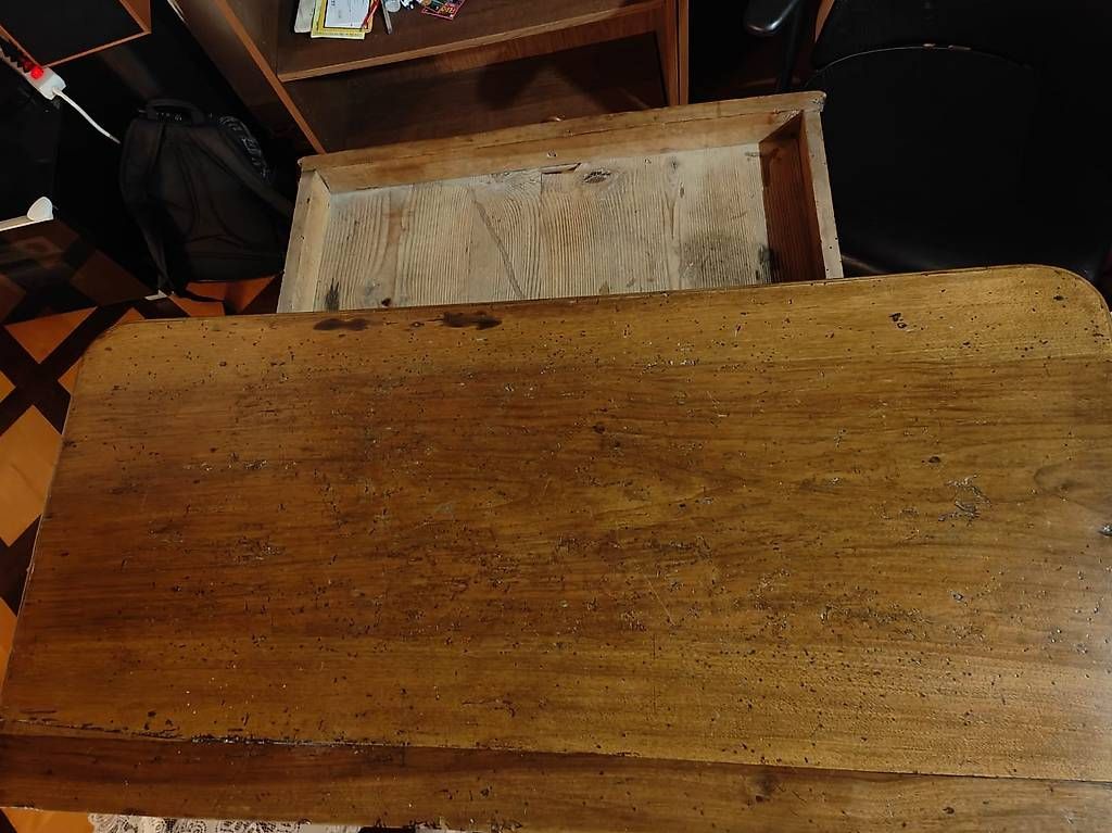 Scrivanie: Bureau ancien en bois massif – Usato da Genève venduto da awo_yl8d 2