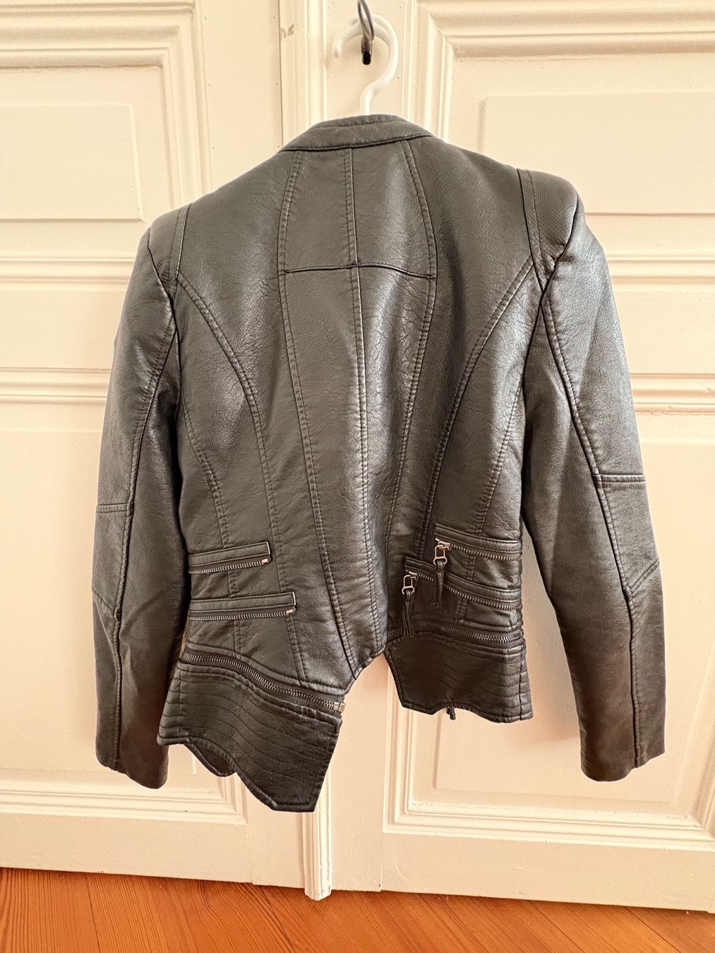 Giacche: Schwarze Kunstlederjacke – Usato da Lausanne venduto da kasiabkasiab 6