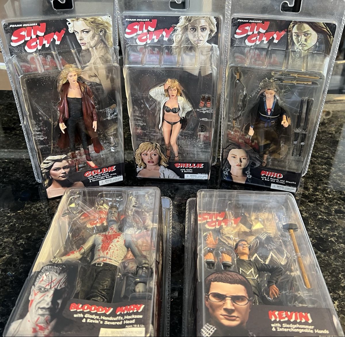 Figuren: Neca Sin City Serie 2 Farbversionen Neu & OVP – Neu und originalverpackt aus Buckten von Dominoluna 1