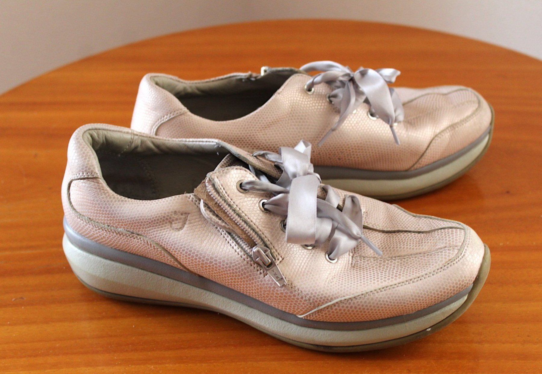 Scarpe da donna: Damen Sneaker , EU Gr.40.5 – Usato da Locarno venduto da madame-tus-sauds