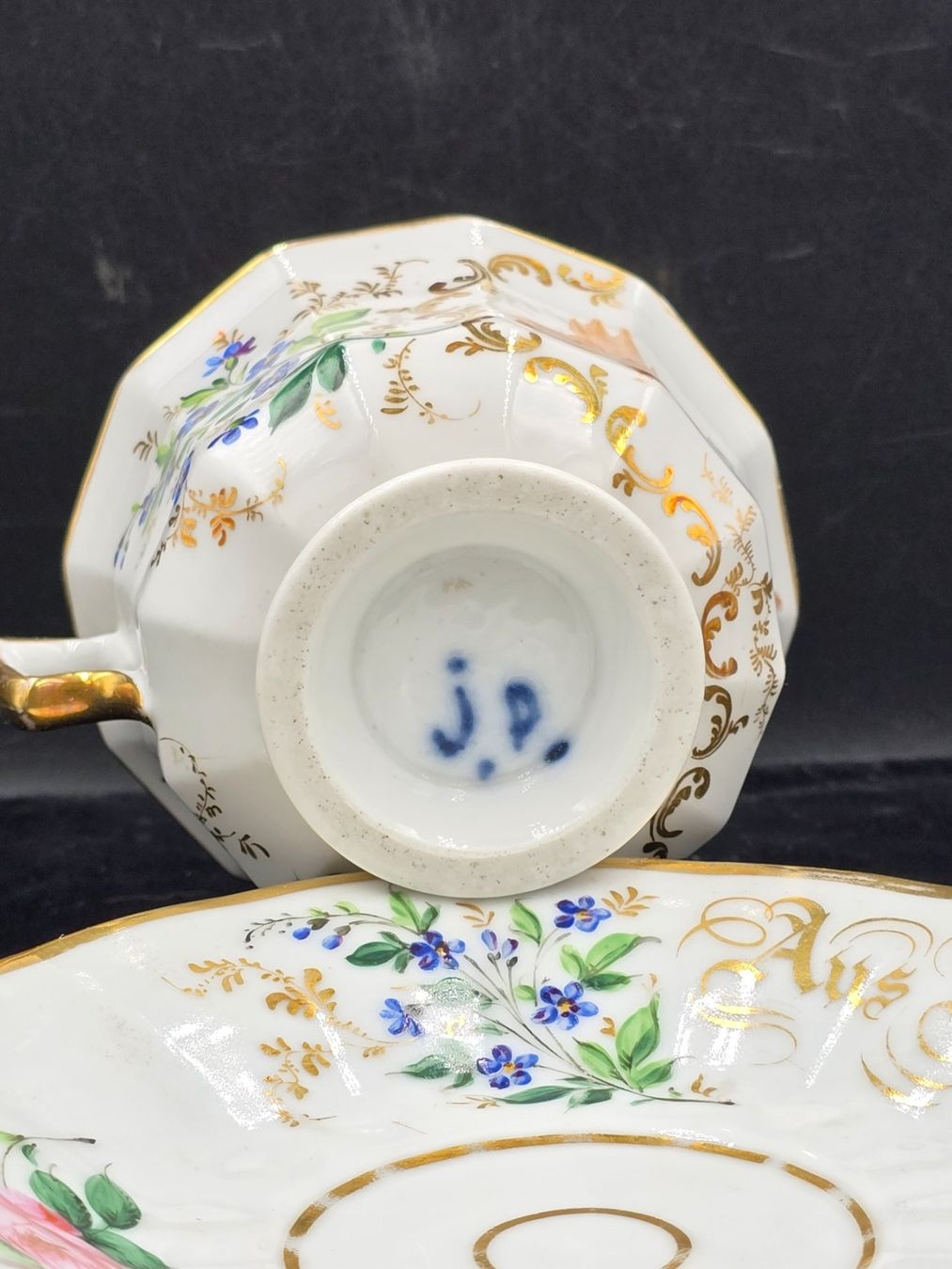 Tasses: 1 Prunktasse mit Gold bemalt – D'occasion à Rorschacherberg par snOOpydOg11 6