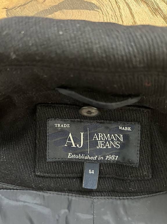 Armani Giacche: Winterjacke Armani, Grösse 54 – Usato da Urtenen-Schönbühl venduto da Lalablue 4