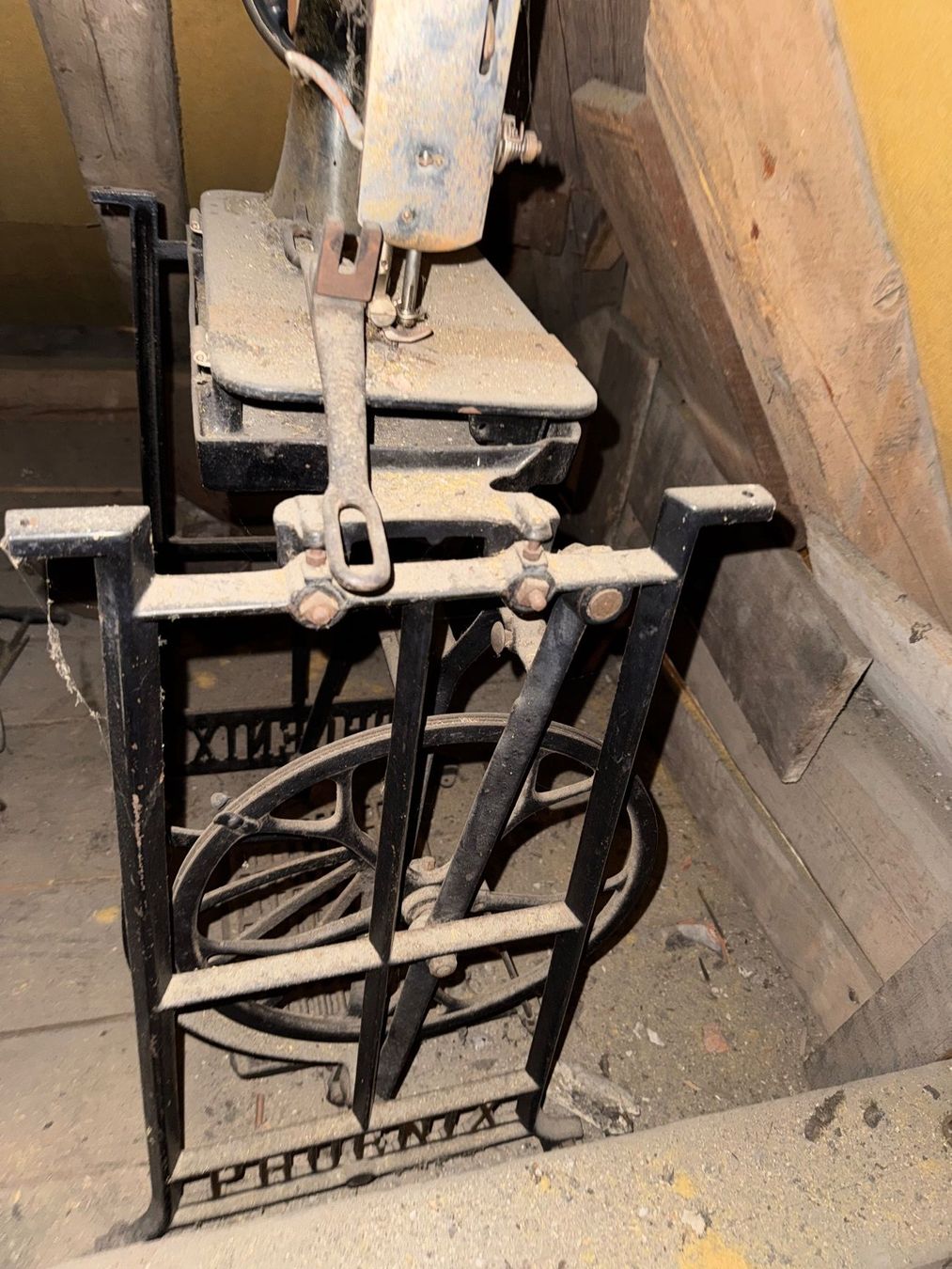 Nähmaschinen: Nähmaschine – Gebraucht aus Laupen BE von HRSTHS 1