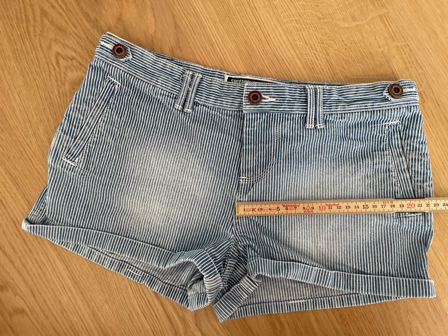 Superdry Pantaloni: Shorts Superdry S – Usato da Basel venduto da pilzliii 1