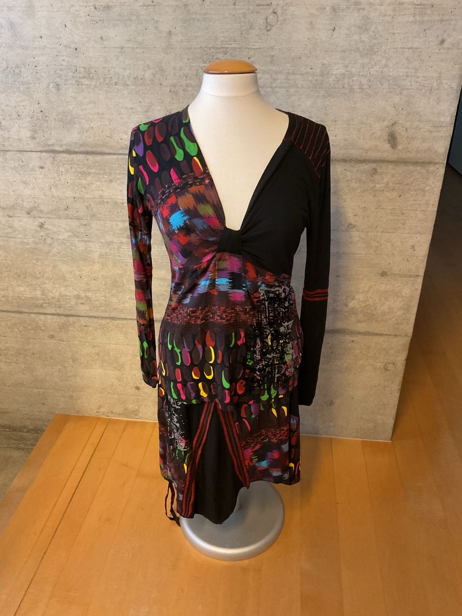 Lotti di vestiti: Miss Sidecar( style Desigual)Taille 40-42 CH – Usato da Villarepos venduto da Sglobule