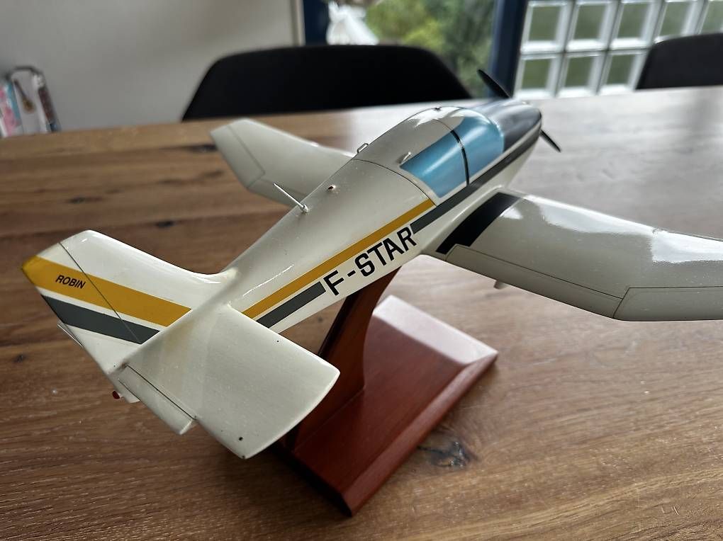 Kit di modellismo & Modellini statici: Maquette avion bois Robin DR400 – Usato da Fribourg venduto da bmz3 1