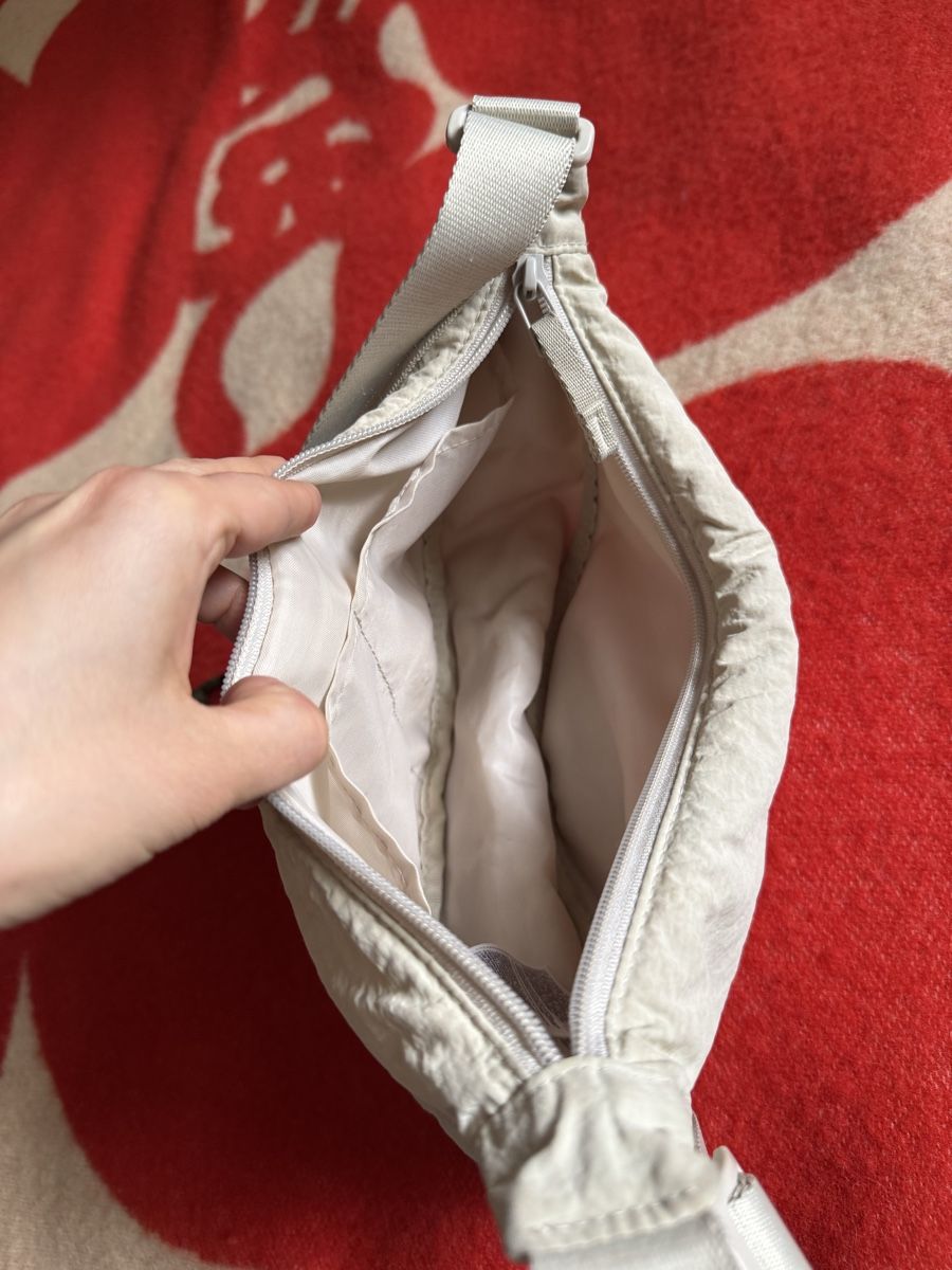 Uniqlo Borse: Uniqlo Round mini Shoulder bag  – Usato da Basel venduto da wik_9tlk 2