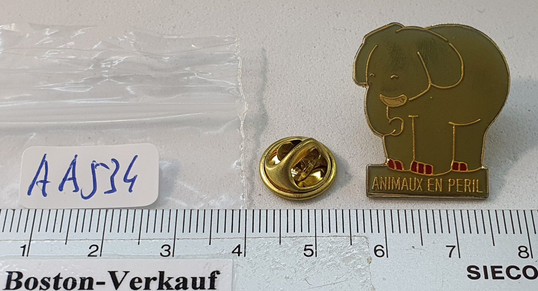 Plaketten & Abzeichen: AA534 - Pin Animaux en Peril   Elefant – Gebraucht aus Reinach BL von Boston-Verkauf 1