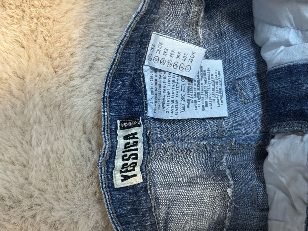 Jeans: Yessica, Jeans Flared – Nuovo (secondo la descrizione) da Thalwil venduto da cusps 2