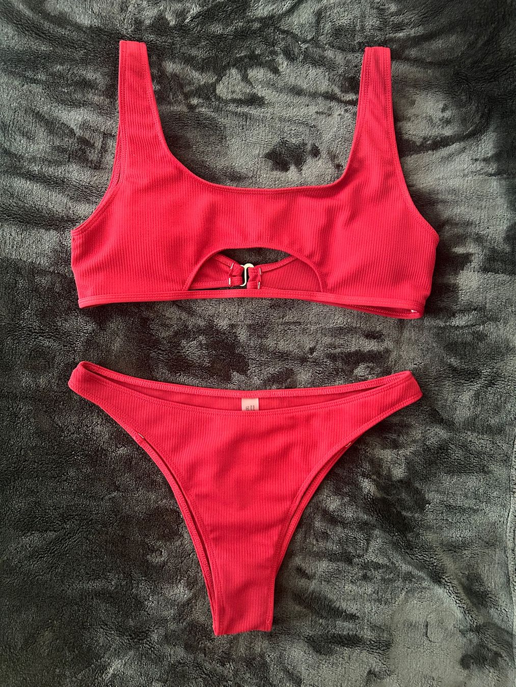 Shein Maillots de bain & Bikinis: Bikini rot – Neuf (Voir description) à Münchenbuchsee par laurapulido96 1