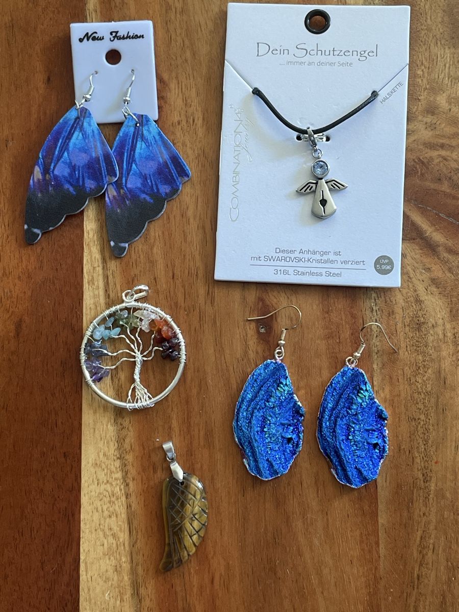 Sonstiger Schmuck: Schmuck Set: noch nie getragen! – Neu und originalverpackt aus Villmergen von Gr5imm