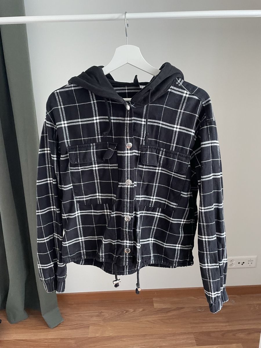 H&M Jacken: Sweatjacke mit Kapuze – Gebraucht aus Erstfeld von _ArimaS_
