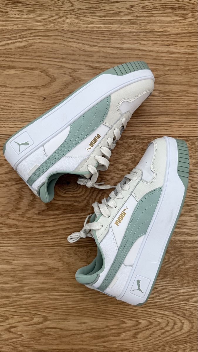 Puma Scarpe da donna: Puma mint platform sneakers size 38 – Usato da Boswil venduto da hey.itsme