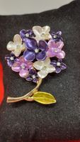 Blumenbrosche, Lila und Weiss, Vintage Stil, Neuwertig