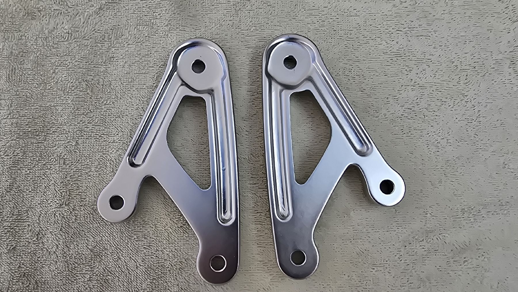 Triumph Tutti i ricambio per moto: Triumph Thruxton Scheinwerfer Halterung – Usato da Ennetbürgen venduto da ruuudi01 1