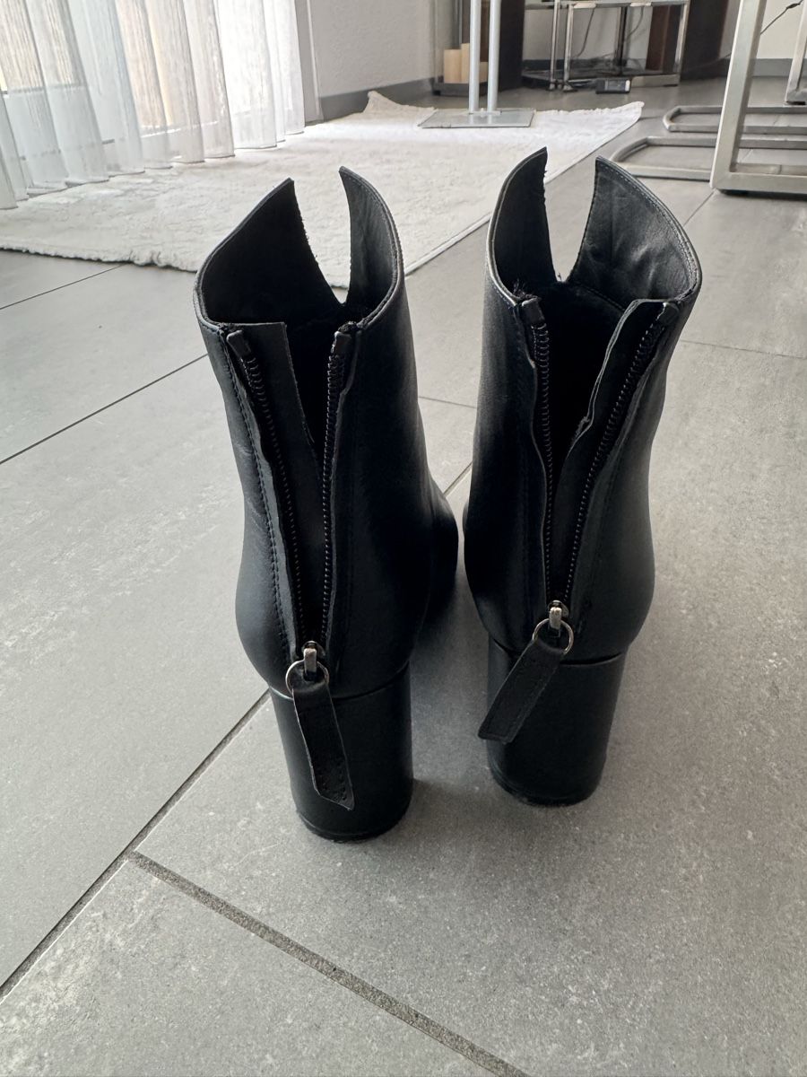 Scarpe da donna: Schwarze Leder Stiefeletten Grösse 38 – Nuovo (secondo la descrizione) da Olten venduto da bir_k96n 2