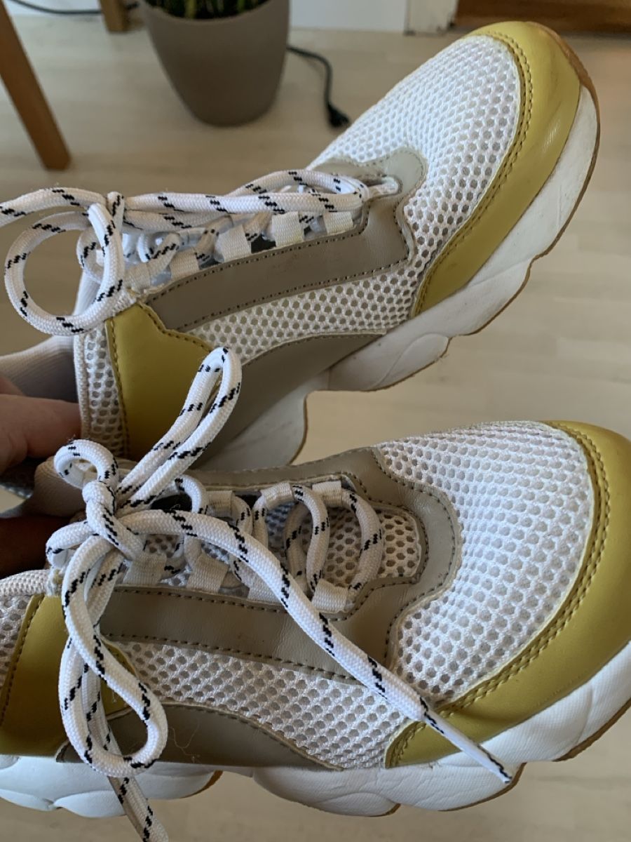 Scarpe da donna: Sneaker/Turnschuhe 37 gelb/weiss/beige – Usato da Sargans venduto da aebi081 5