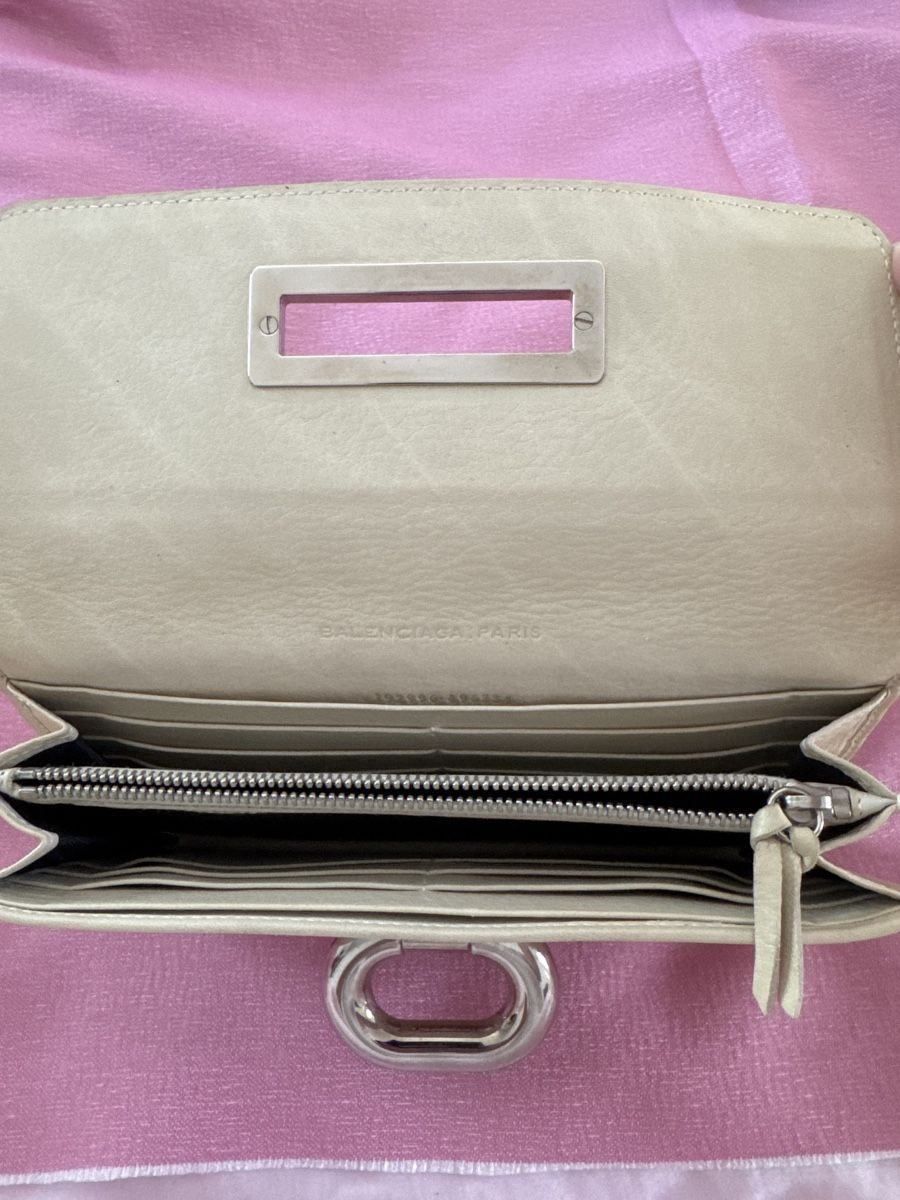Balenciaga Portemonnaie: Balenciaga Leather Clutch wallet- Stylish Accessory – Gebraucht aus Rüschlikon von luc_q2tl 2