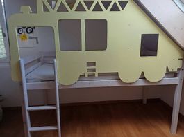 KinderHochbett mit Feuerwehrauto-Platte