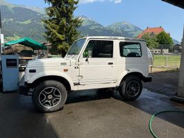 Suzuki Samurai 
