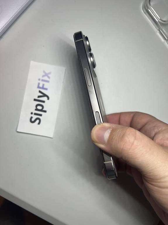 Apple Telefoni cellulari / Smartphones: iPhone 16 pro ricondizionato – Usato da Locarno venduto da Kjaza 2