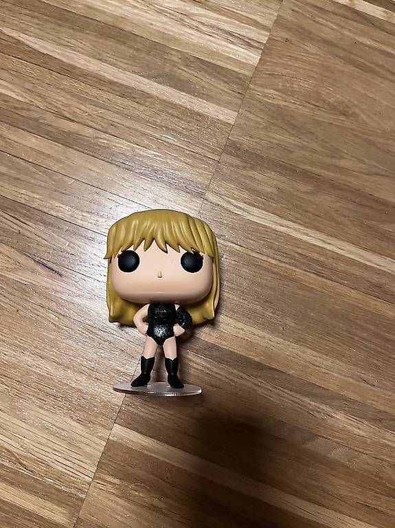 Tutte le decorazioni: 2 Taylor Swift Figuren – Nuovo (secondo la descrizione) da Zürich venduto da lia_szs8 2