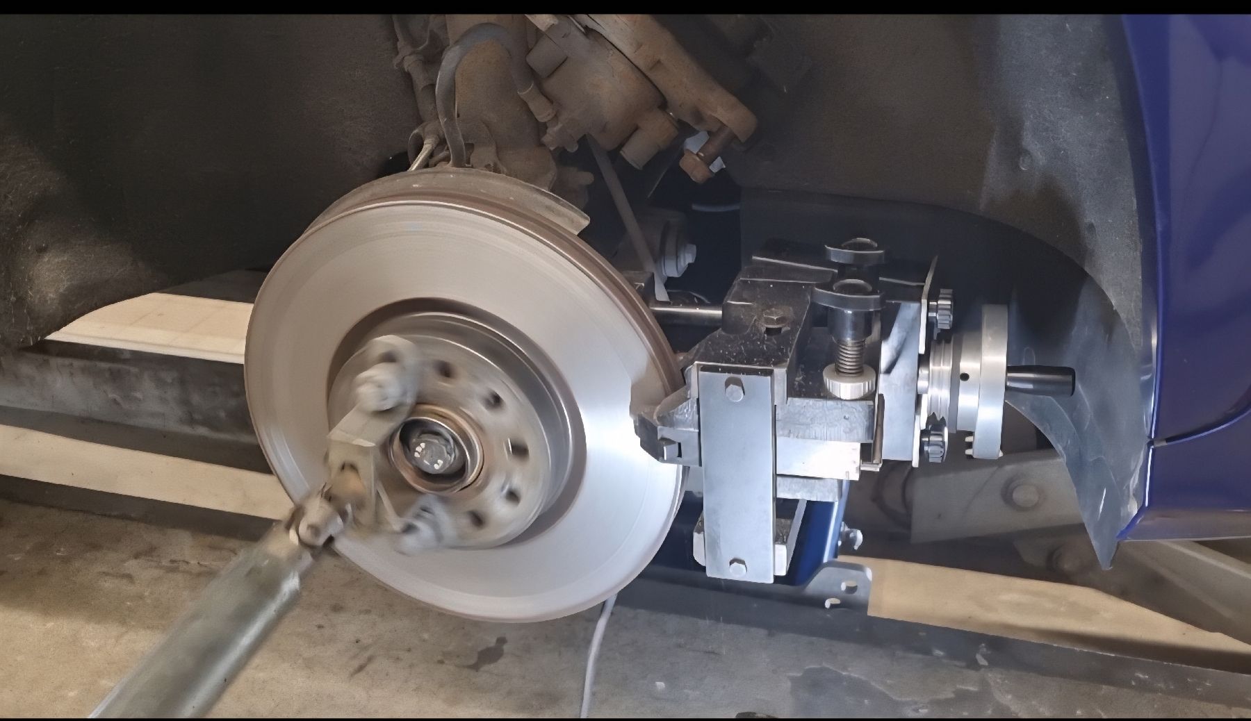 Toutes les machines: Bremsscheibendrehgerät – D'occasion à Klosters par Mek300 5